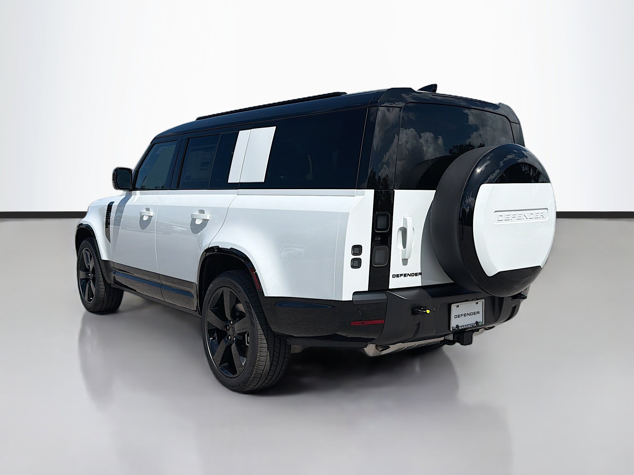 New 2026 Land Rover Defender 130 X-Dynamic SE AWD/4WD image 3