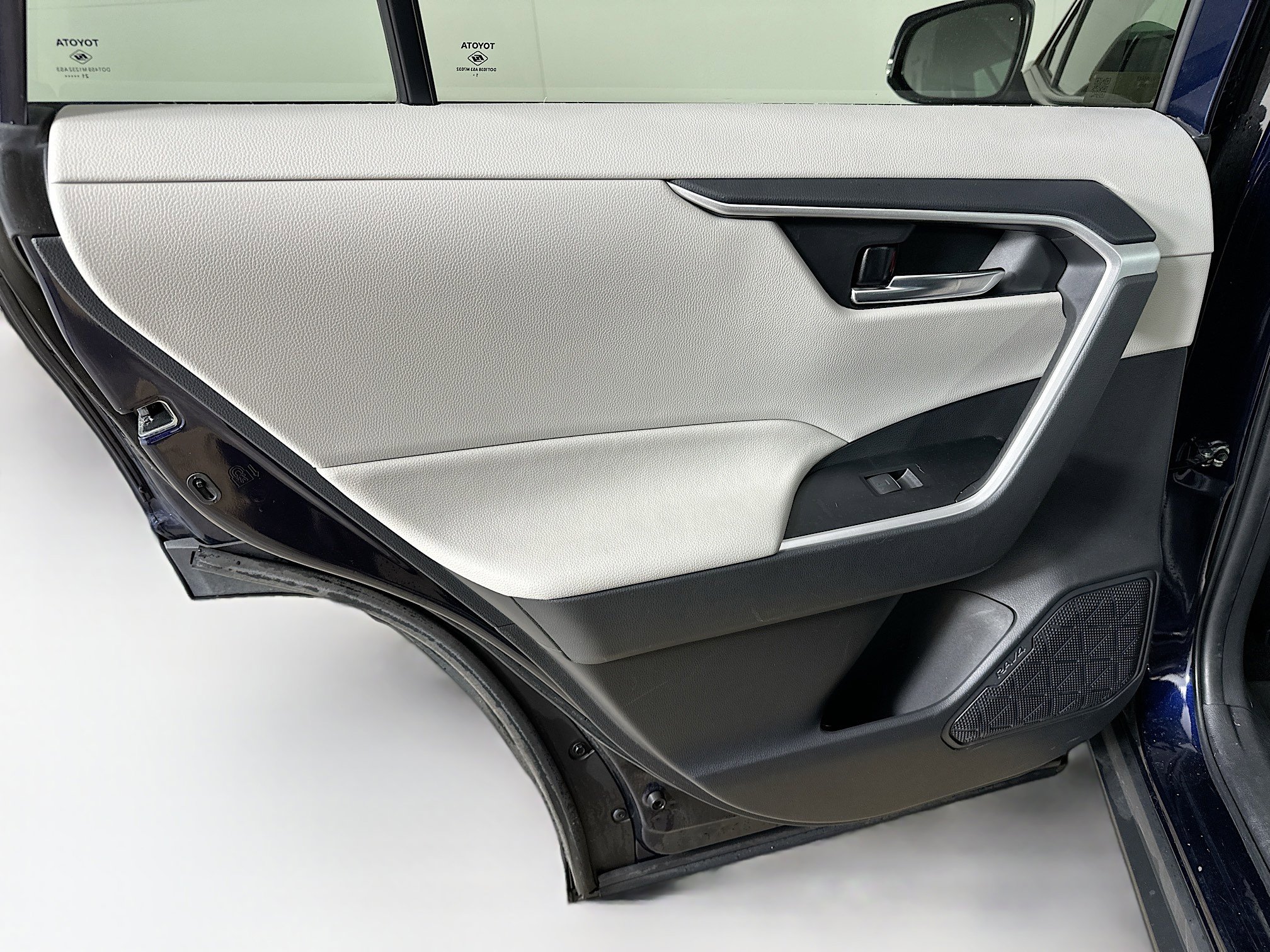 Used 2022 Toyota RAV4 XLE Premium image 26