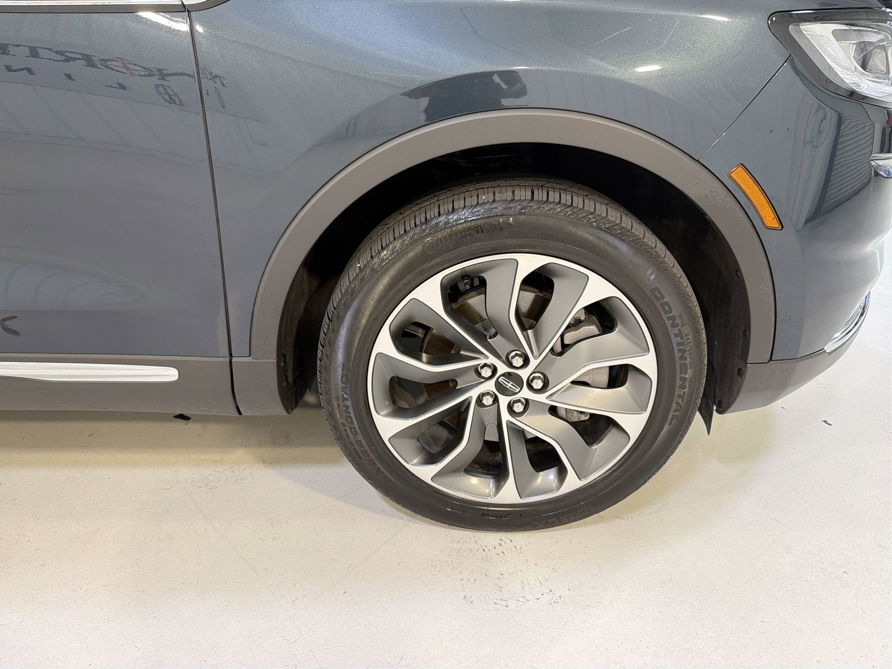 Used 2023 Lincoln Nautilus Reserve w/ Luxury Package AWD/4WD image 30