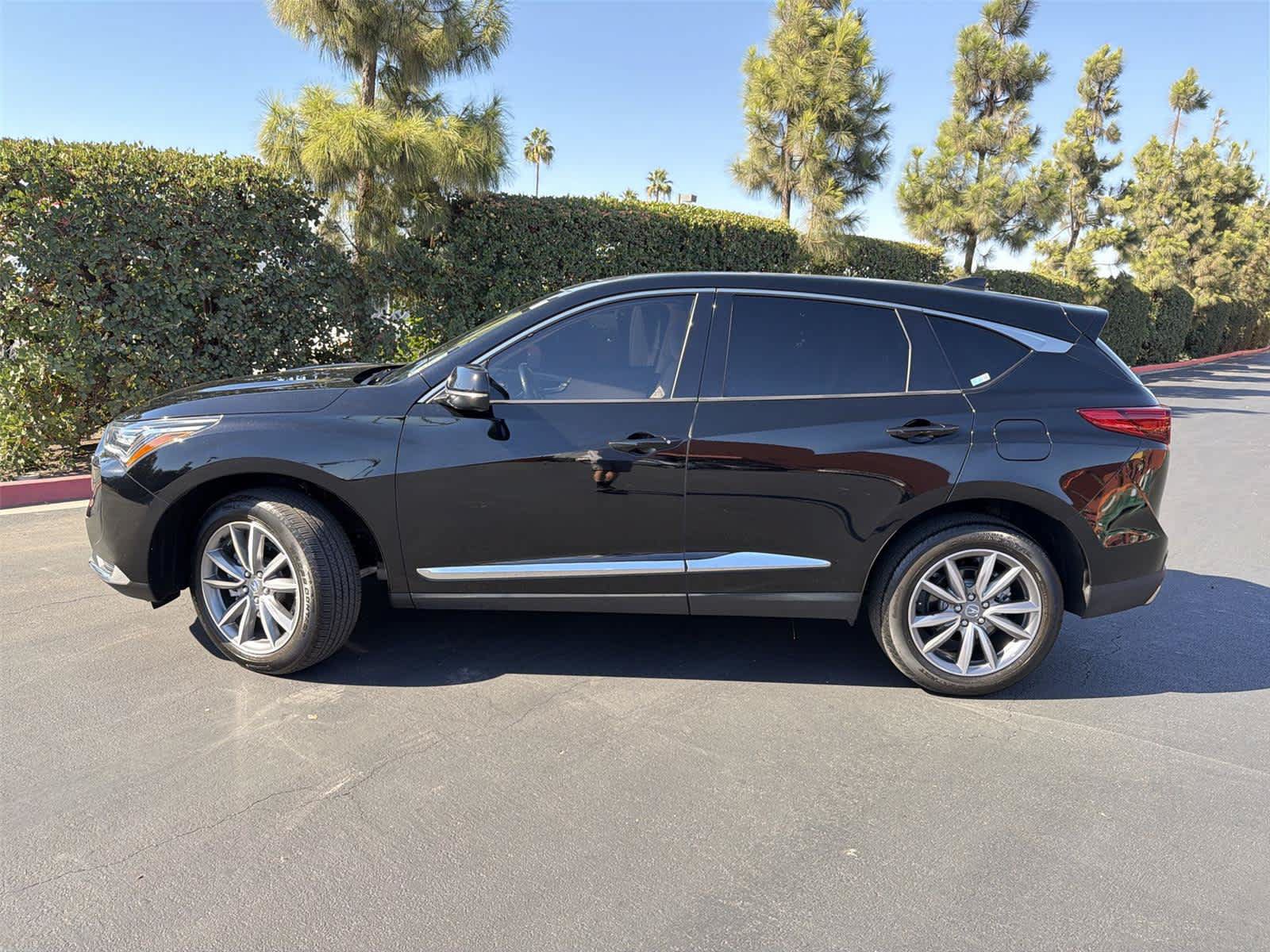 Used 2023 Acura RDX w/ Technology Package FWD image 3