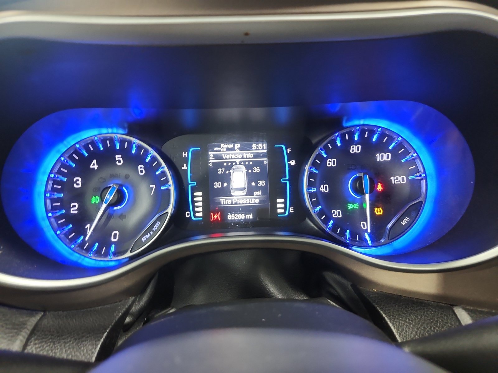 Used 2017 Chrysler Pacifica Touring-L FWD image 16