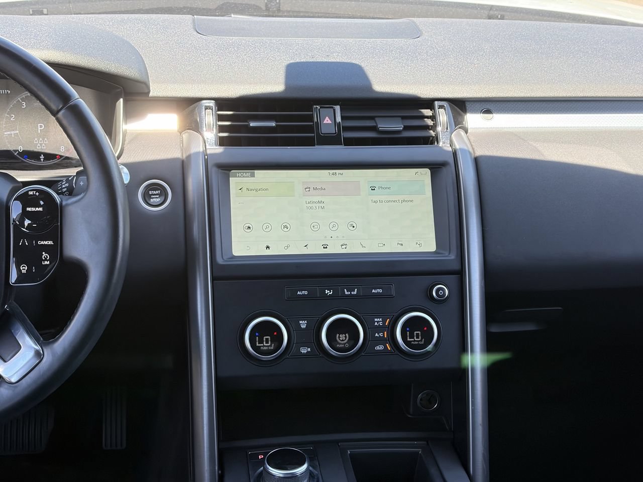 Used 2020 Land Rover Discovery Landmark AWD/4WD image 17