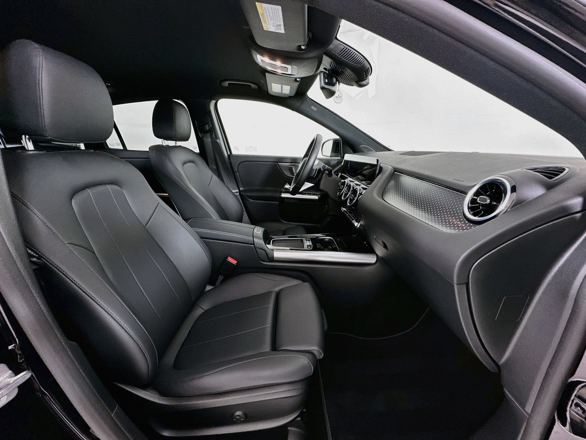 Used 2025 Mercedes-Benz GLA 250 image 28