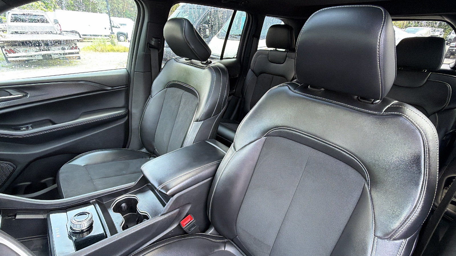 Certified 2025 Jeep Grand Cherokee Altitude AWD/4WD image 17