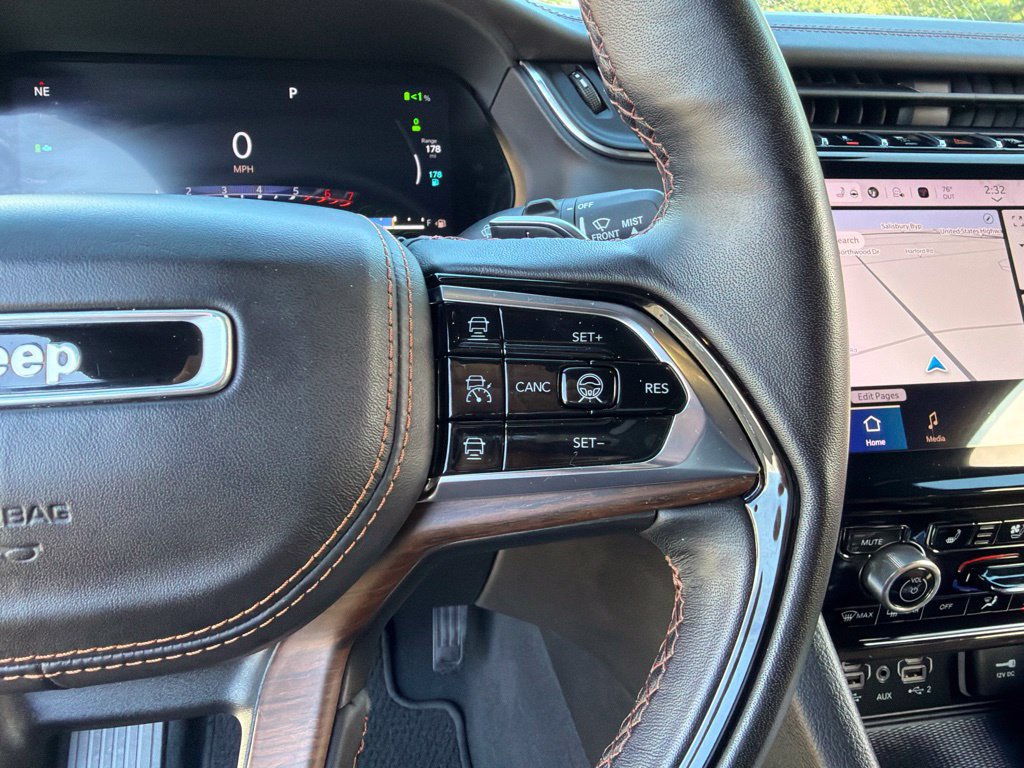 Used 2023 Jeep Grand Cherokee Summit w/ Luxury Tech Group V AWD/4WD image 17