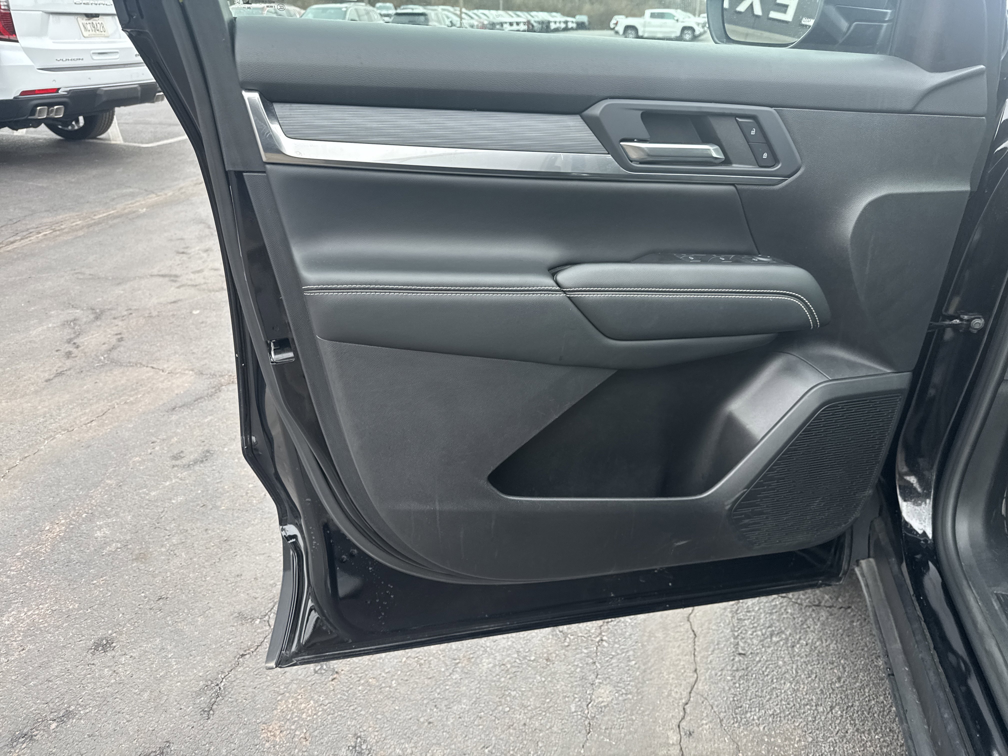 Used 2025 GMC Terrain Elevation AWD/4WD image 15