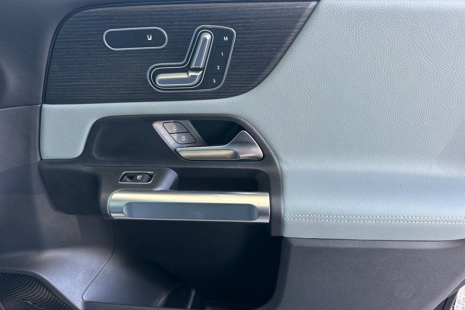 New 2026 Mercedes-Benz GLB 250 image 32