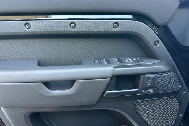 New 2026 Land Rover Defender 110 AWD/4WD image 10