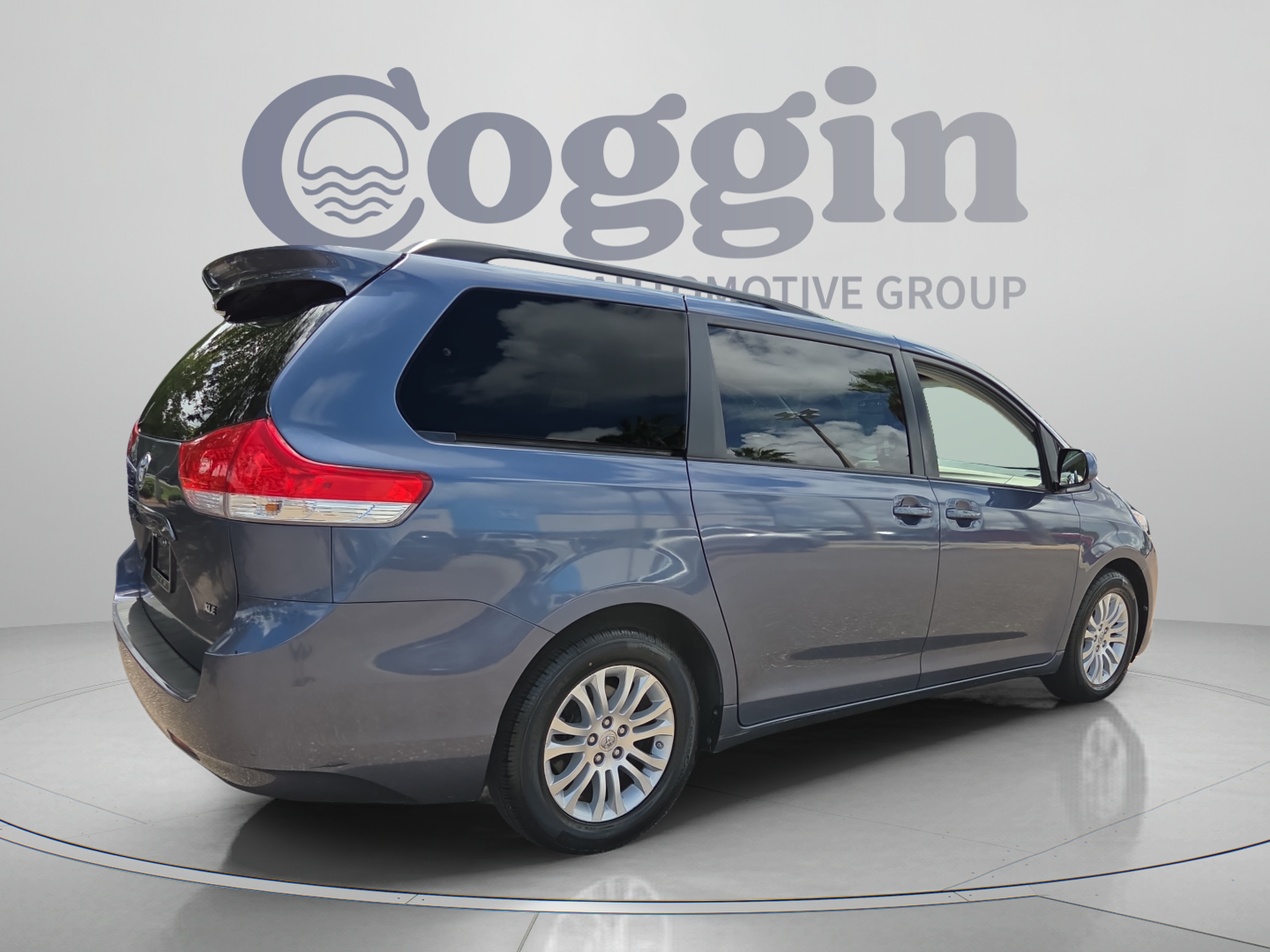 Used 2014 Toyota Sienna XLE FWD image 5