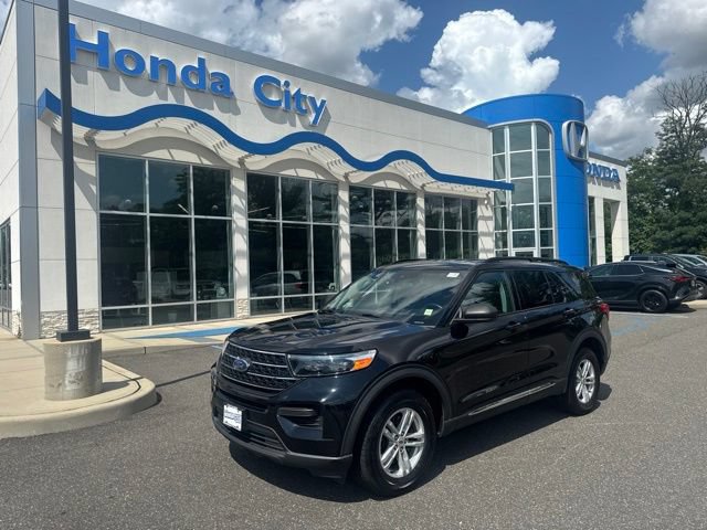 Used 2023 Ford Explorer XLT w/ Class IV Trailer Tow Package AWD/4WD image 2