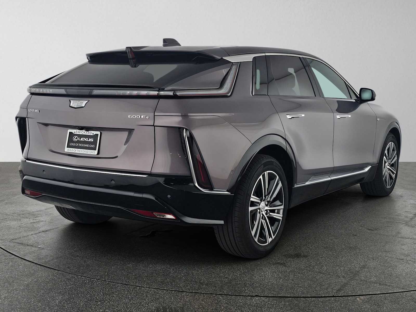 Used 2025 Cadillac Lyriq Luxury AWD/4WD image 3