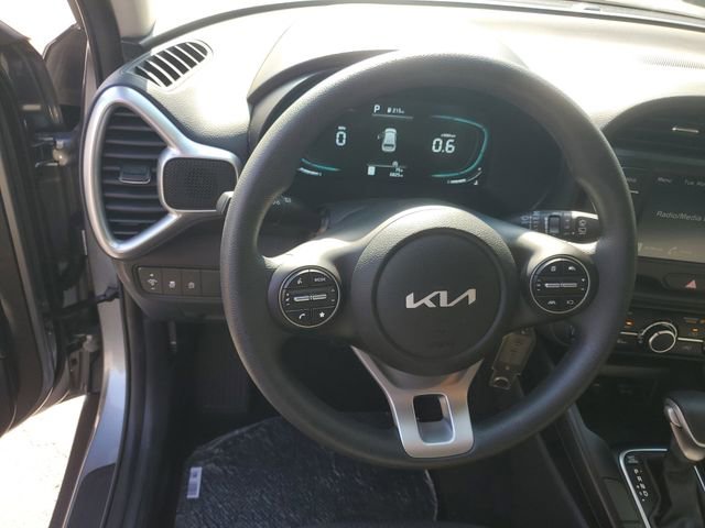 Used 2025 Kia Soul LX FWD image 17