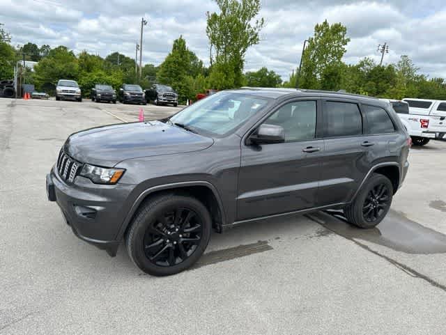 Used 2017 Jeep Grand Cherokee Altitude AWD/4WD image 13