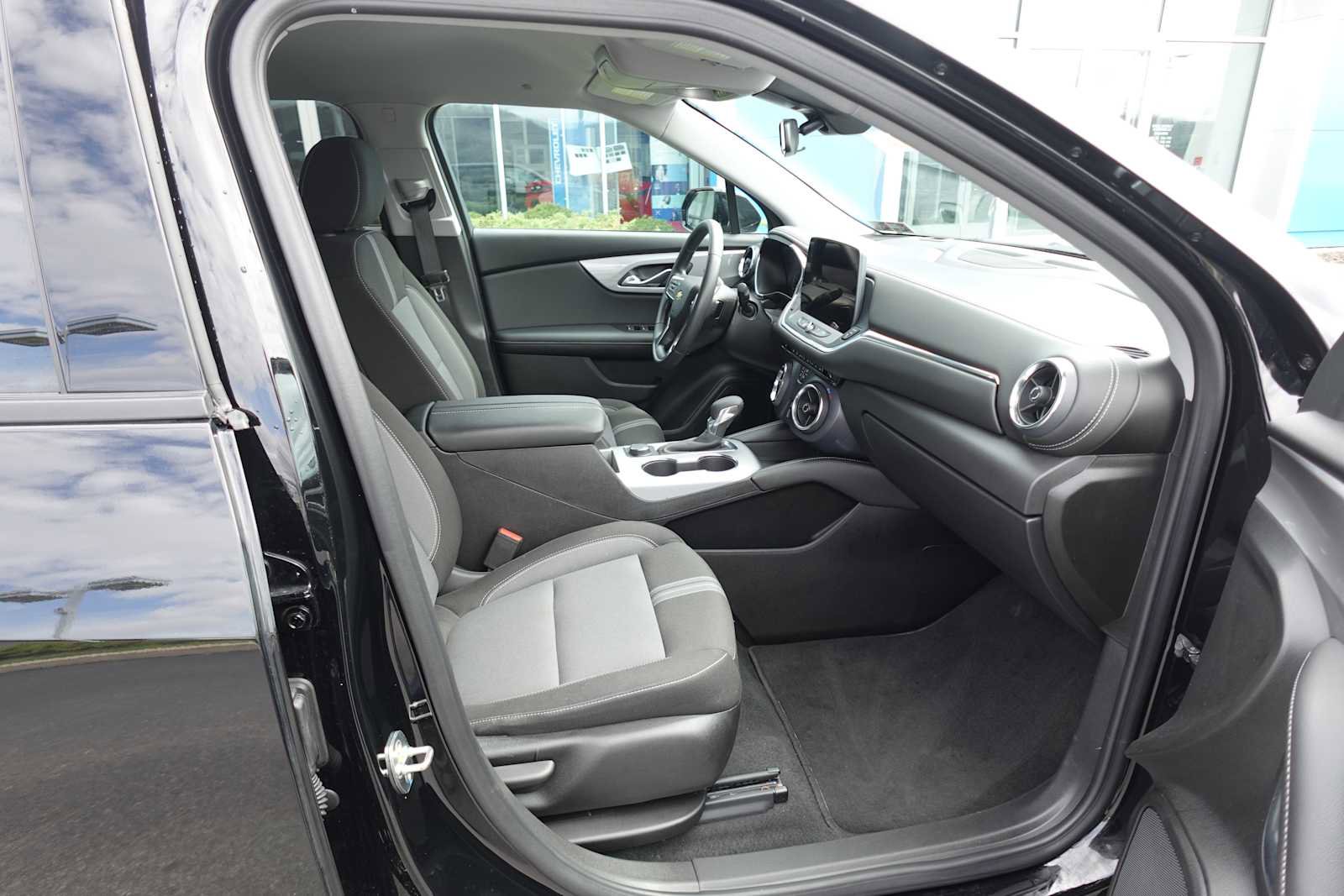 Used 2025 Chevrolet Blazer LT image 30