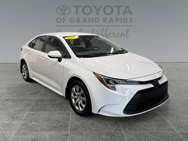 Certified 2025 Toyota Corolla LE w/ Convenience Package FWD image 1