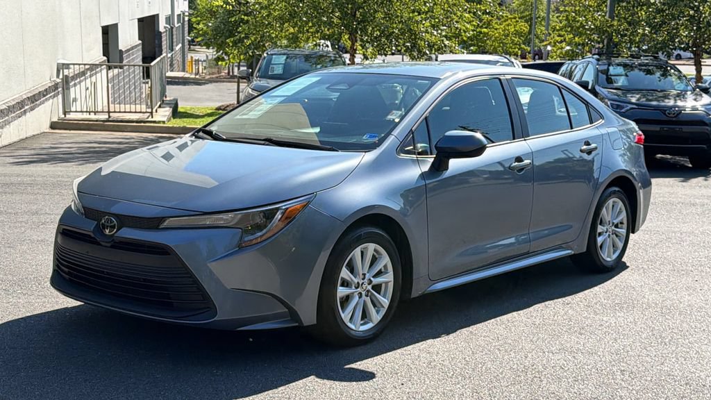 Used 2025 Toyota Corolla LE w/ LE Premium Package FWD image 2