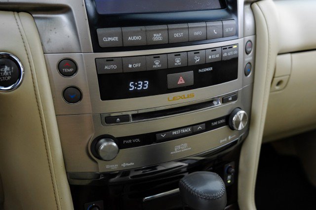 Used 2014 Lexus LX 570 4WD image 27