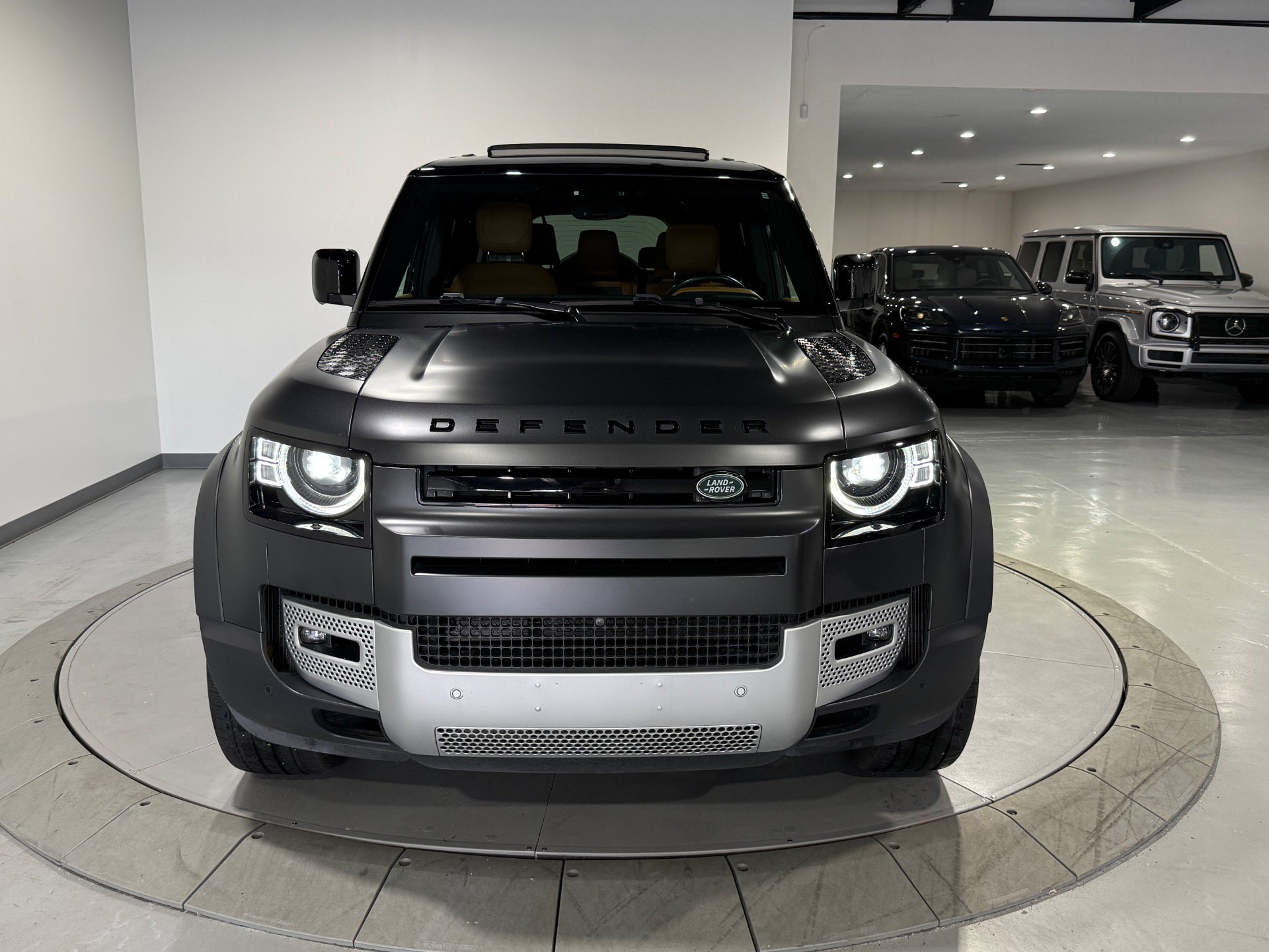 Used 2023 Land Rover Defender 130 SE AWD/4WD image 3