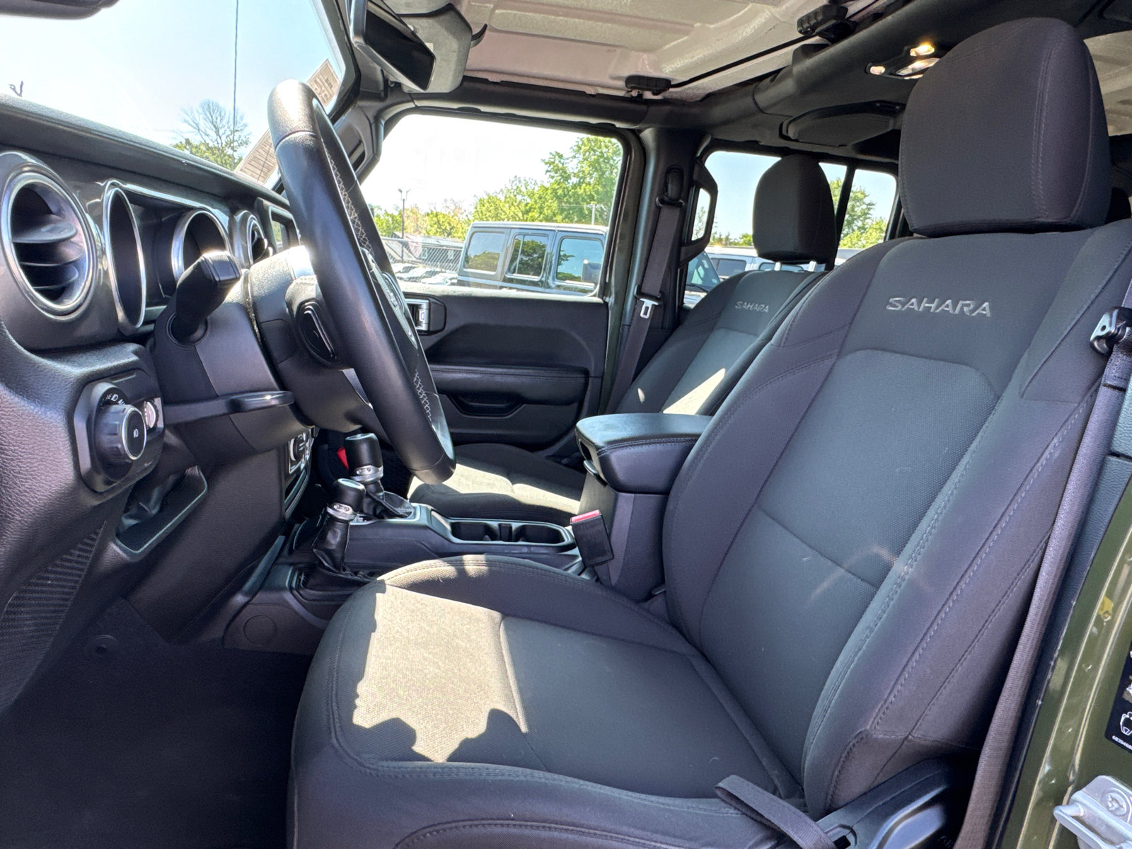 Used 2023 Jeep Wrangler Unlimited Sahara AWD/4WD image 9