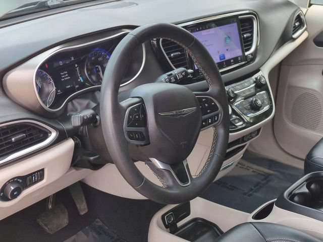Used 2024 Chrysler Pacifica Touring-L FWD image 10