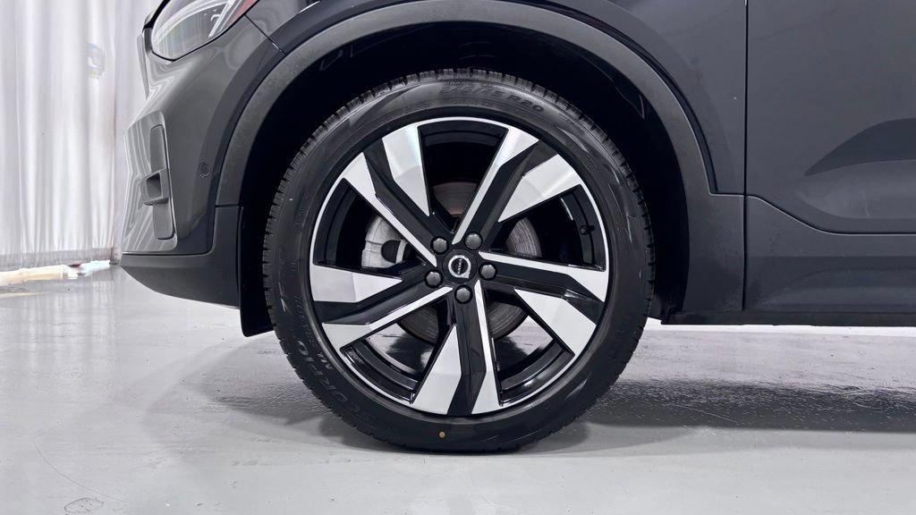 Certified 2023 Volvo XC40 B5 Ultimate w/ Protection Package Premier AWD/4WD image 30