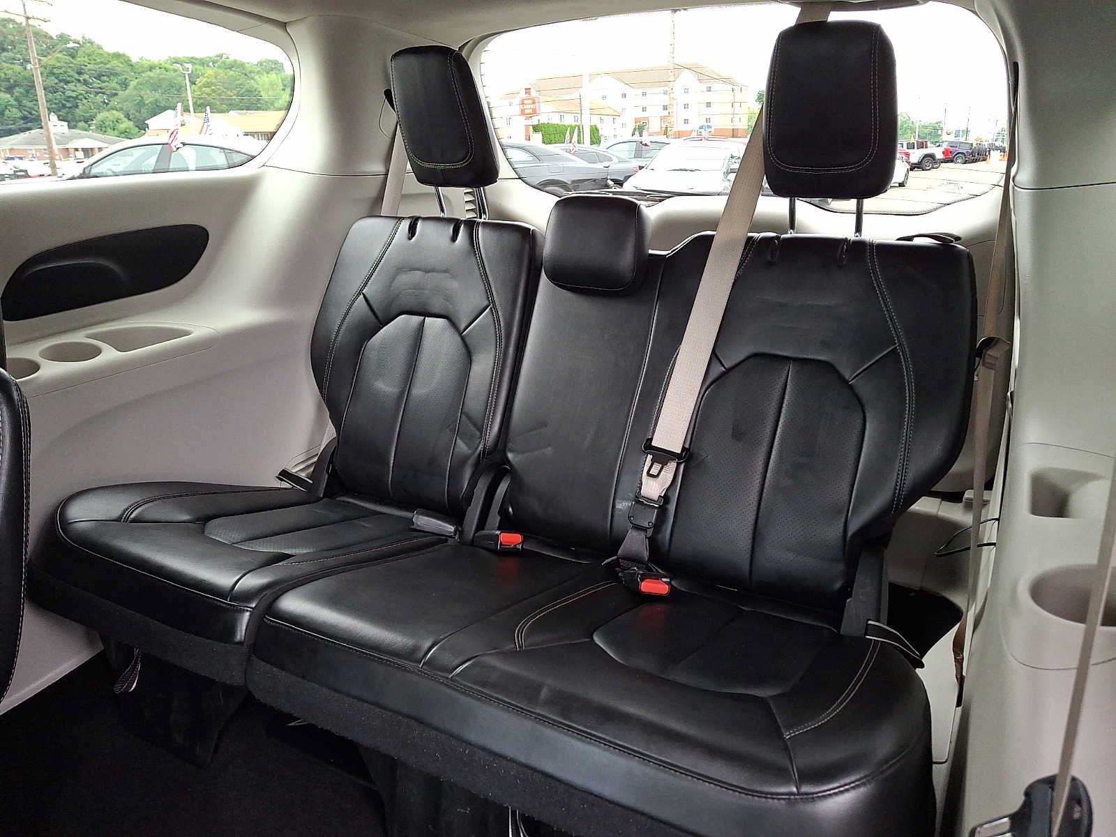 Certified 2023 Chrysler Pacifica Touring-L FWD image 10