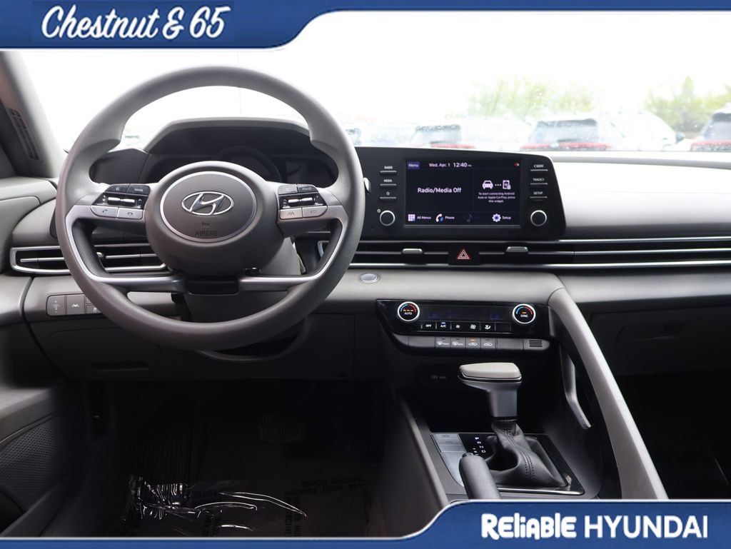 Used 2022 Hyundai Elantra SEL image 19