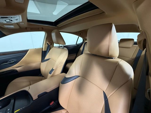 Used 2025 Lexus ES 300h w/ Premium Package image 16