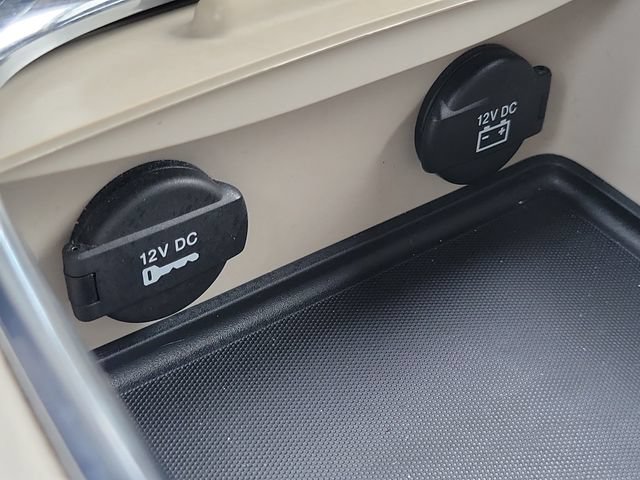 Used 2015 Dodge Grand Caravan SXT w/ UConnect Hands-Free Group FWD image 17