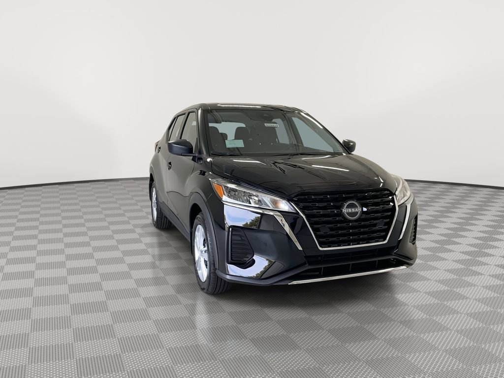 Certified 2025 Nissan Kicks Play S FWD image 3