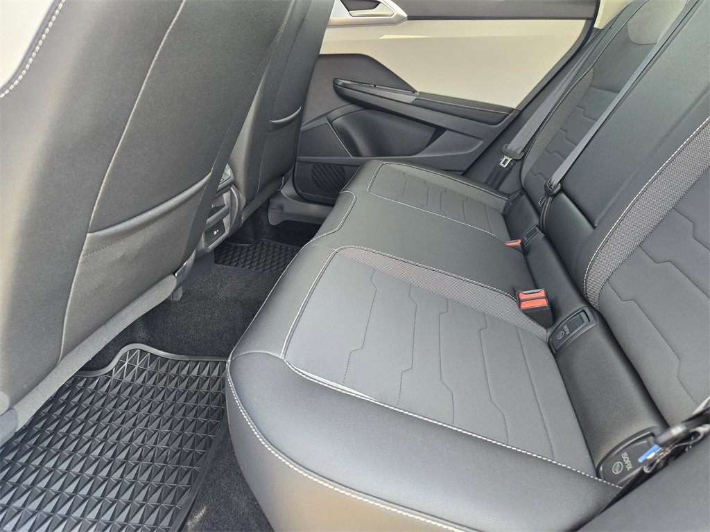 New 2025 Volkswagen Taos SE image 22
