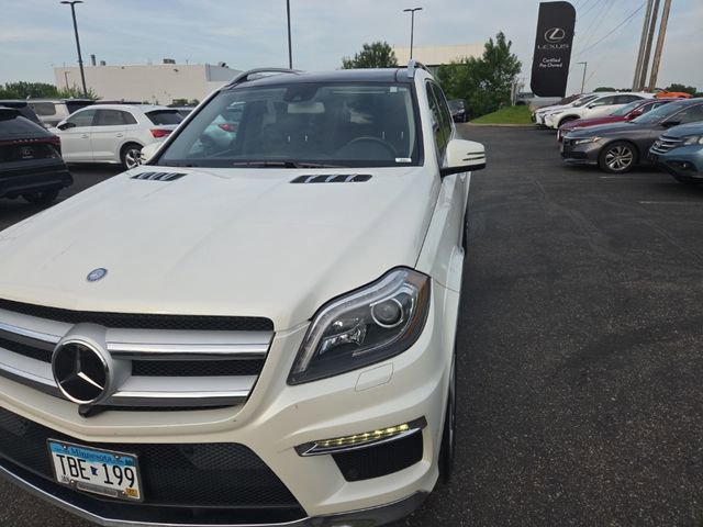 Used 2016 Mercedes-Benz GL 550 4MATIC image 2