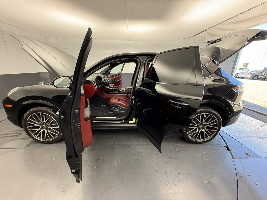 Used 2019 Porsche Cayenne S image 18