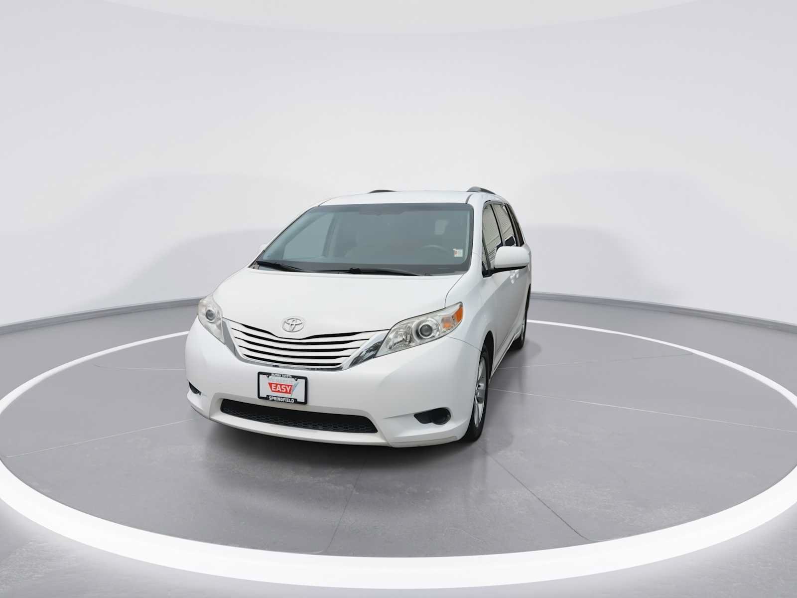 Used 2015 Toyota Sienna LE FWD image 3