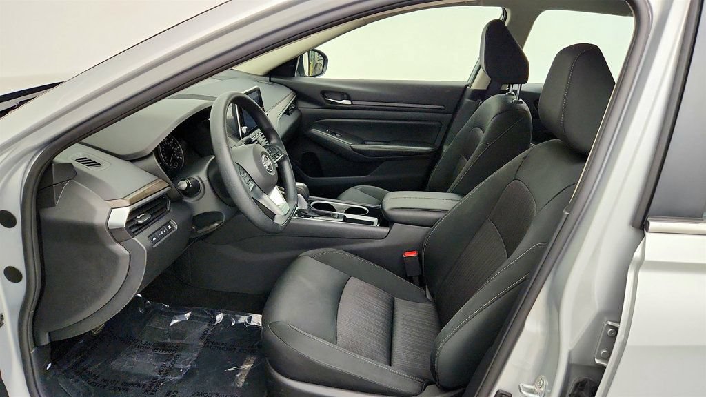 Used 2024 Nissan Altima 2.5 SV FWD image 19