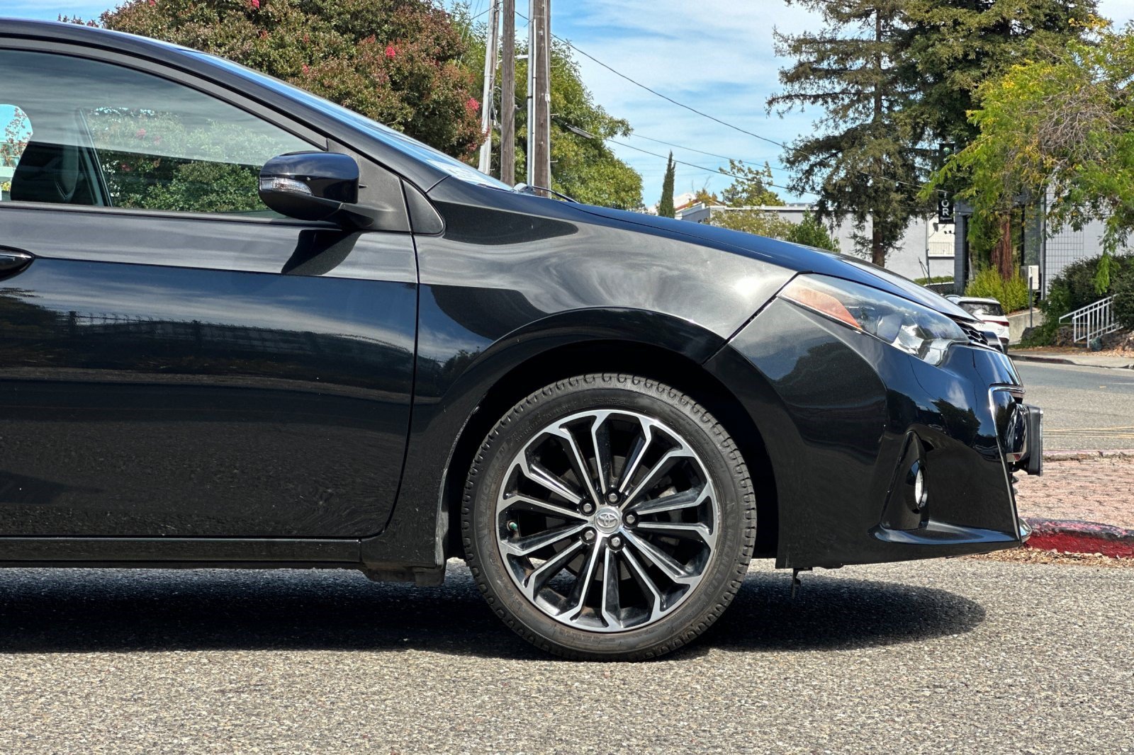 Used 2015 Toyota Corolla S FWD image 33