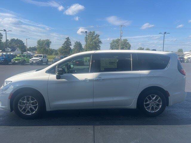 New 2026 Chrysler Pacifica Select image 22