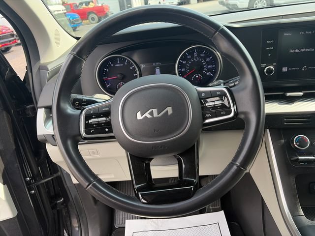Used 2024 Kia Carnival LX FWD image 14