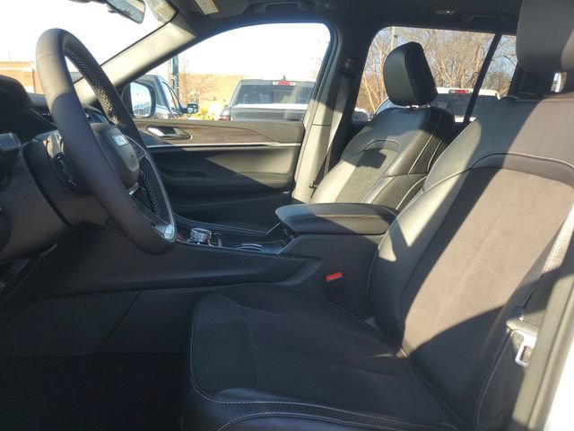 New 2026 Jeep Grand Cherokee Altitude AWD/4WD image 11