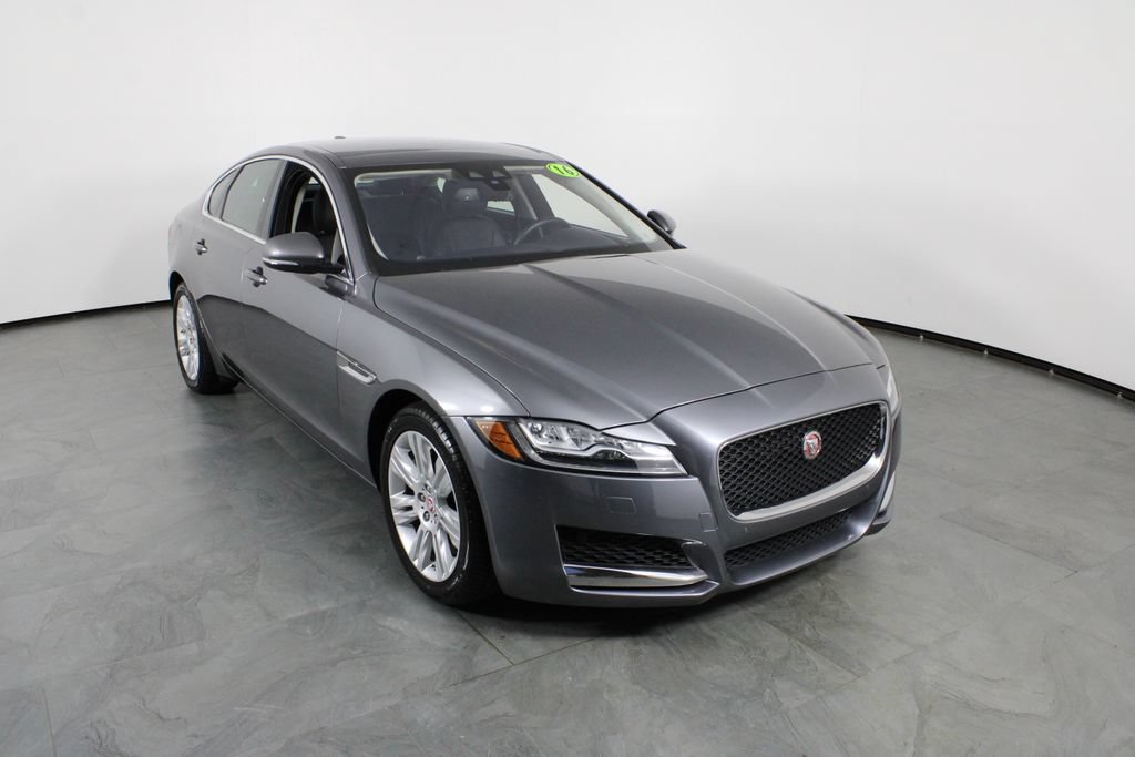 Used 2016 Jaguar XF Premium RWD image 3