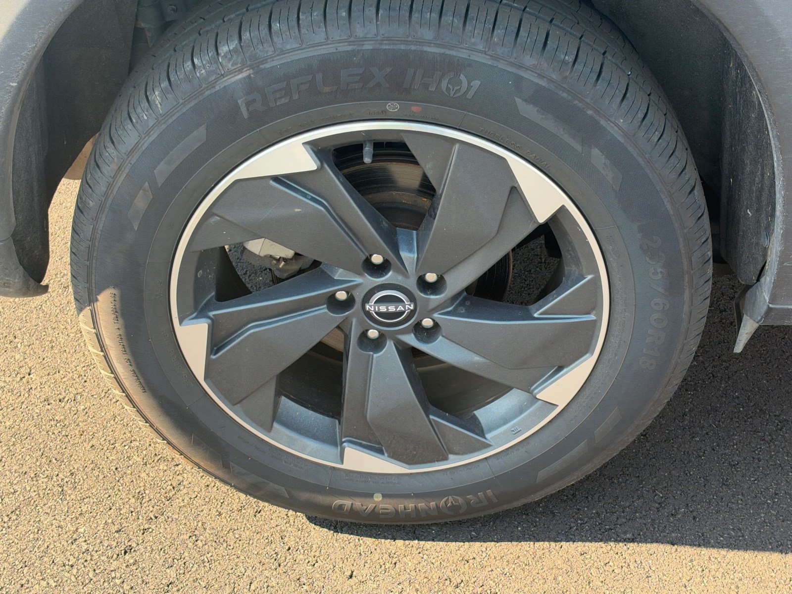 Used 2024 Nissan Rogue SV AWD/4WD image 17