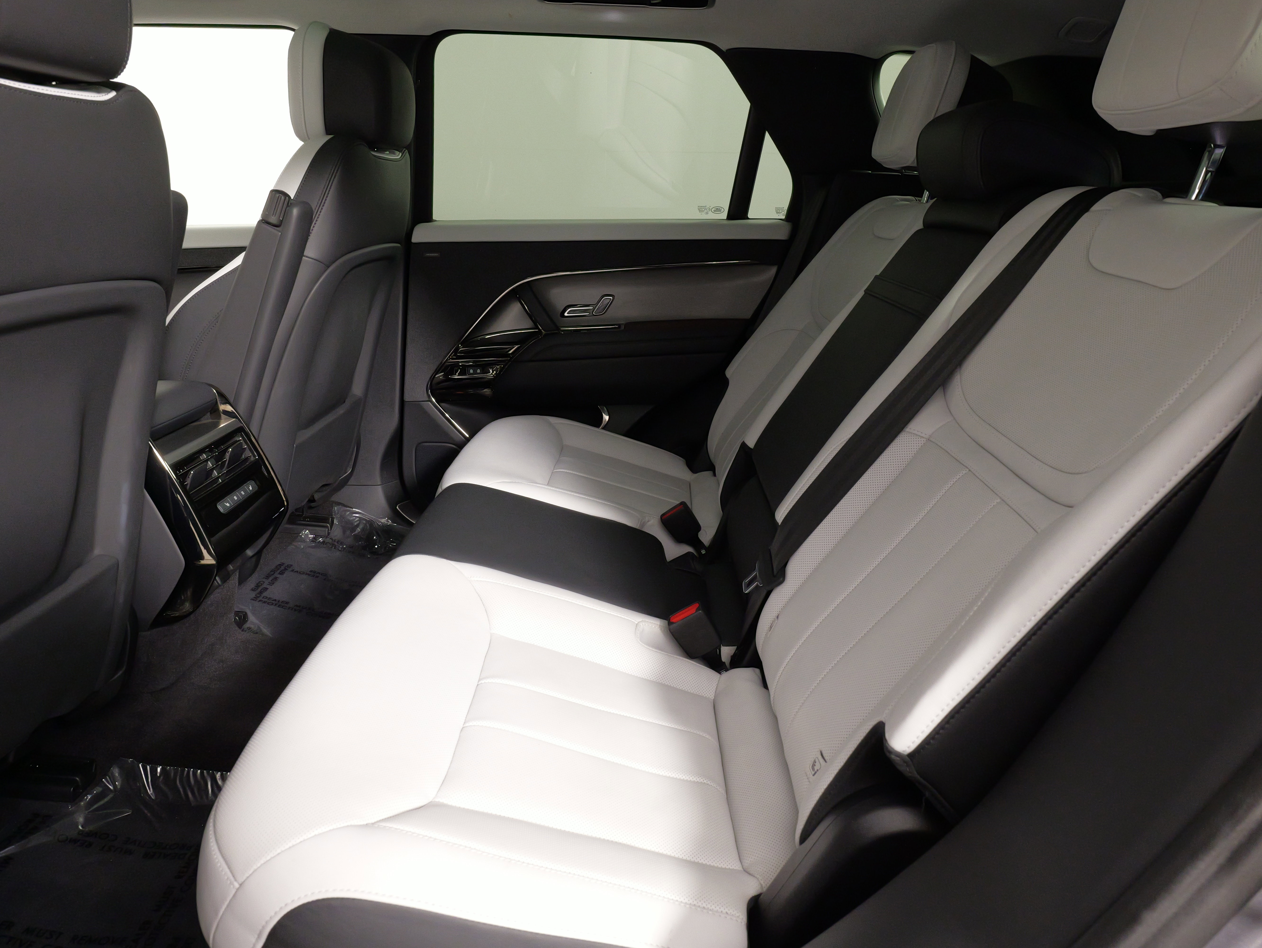 Used 2023 Land Rover Range Rover Sport SE Dynamic image 36