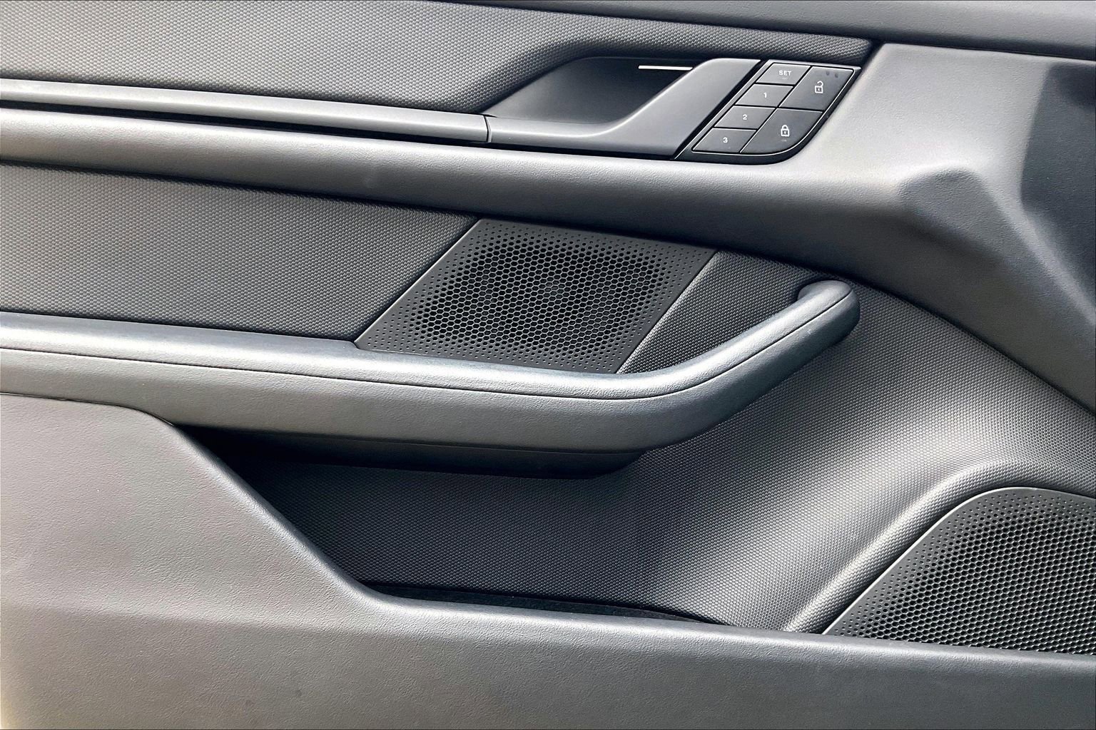 Used 2022 Porsche Taycan Base image 15