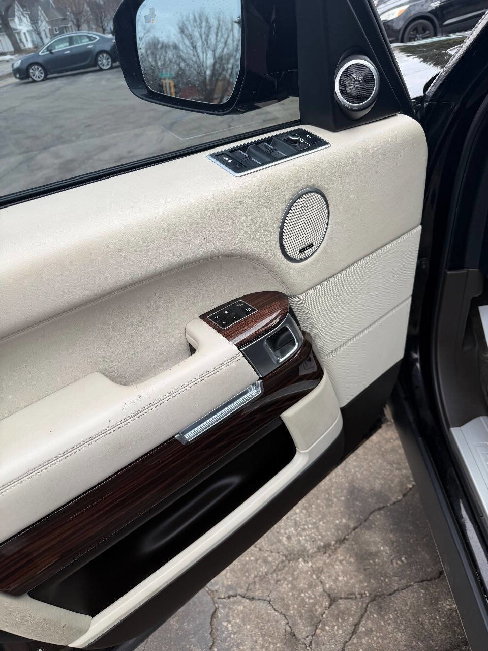 Used 2015 Land Rover Range Rover Supercharged image 16