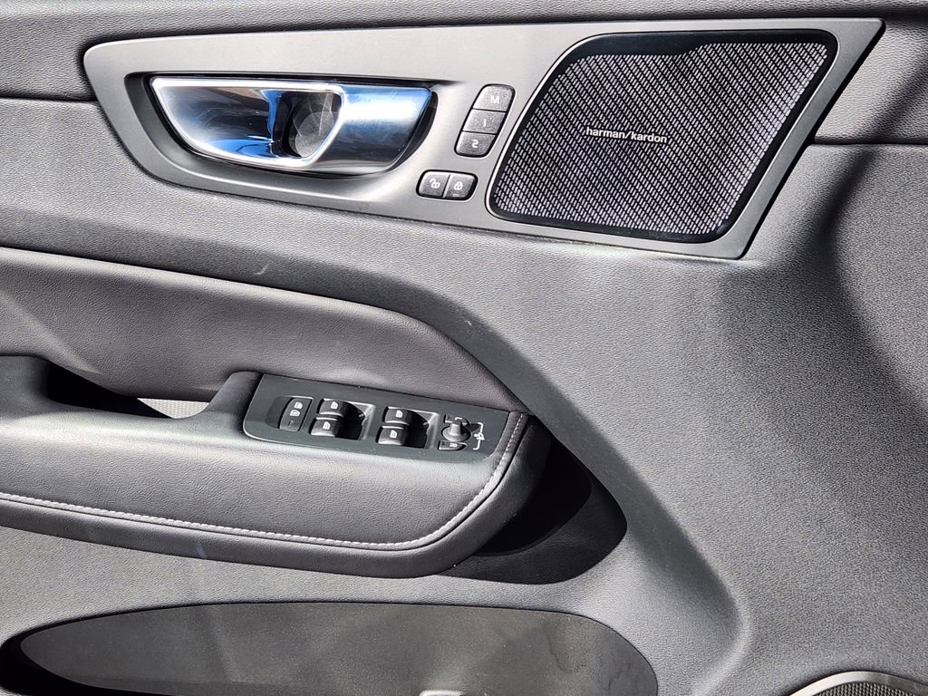 Used 2023 Volvo XC60 B6 Ultimate w/ Climate Package image 13