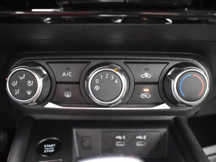 Used 2025 Nissan Kicks SV AWD/4WD image 31