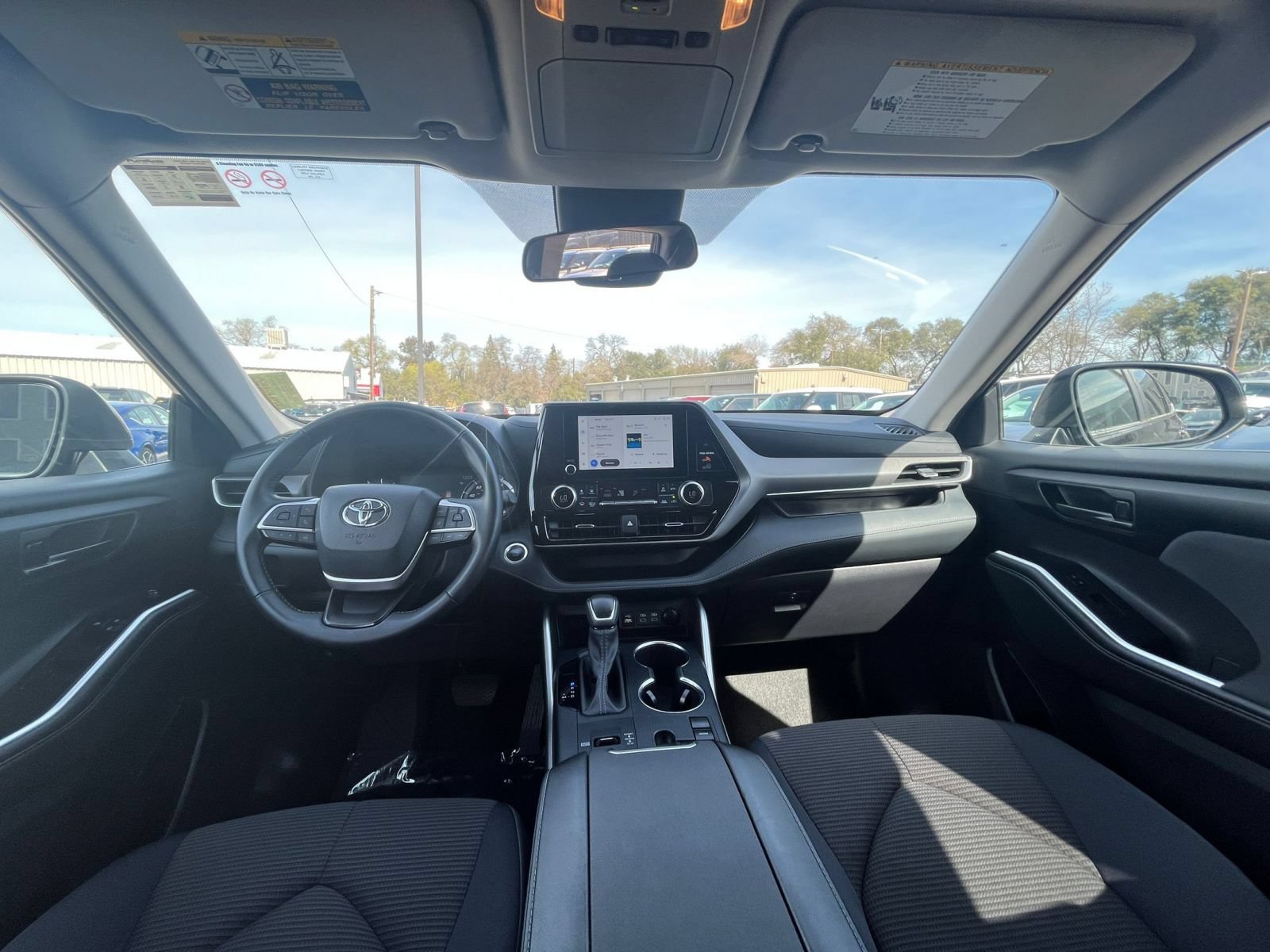 Used 2025 Toyota Highlander LE FWD image 36