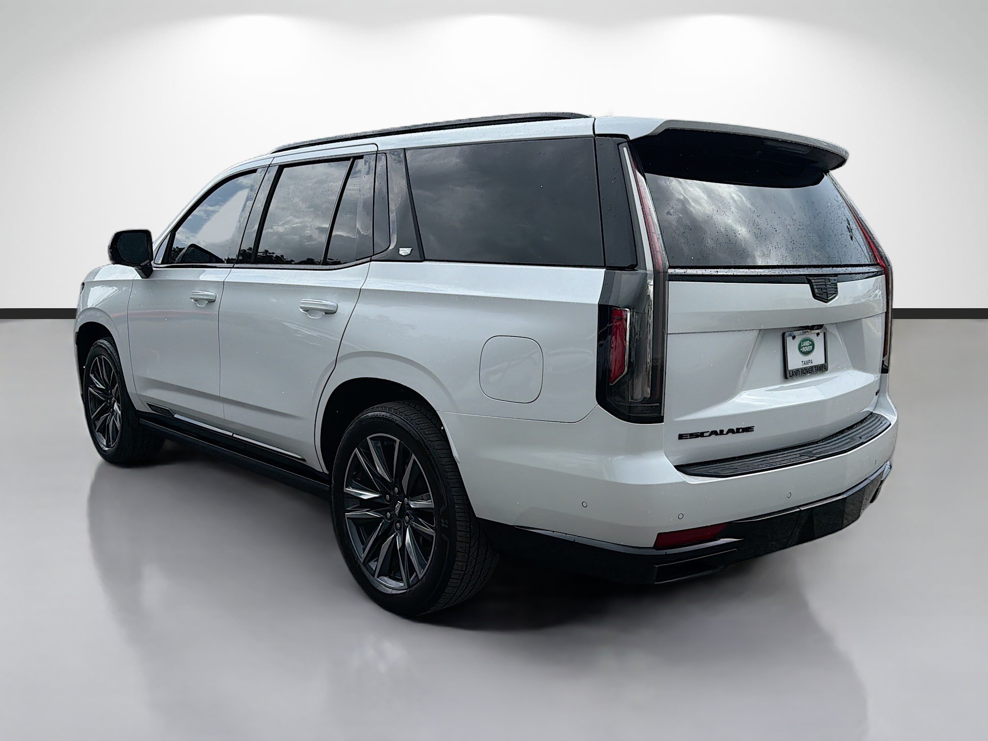 Used 2023 Cadillac Escalade Sport Platinum w/ Heavy-Duty Trailer Package AWD/4WD image 3