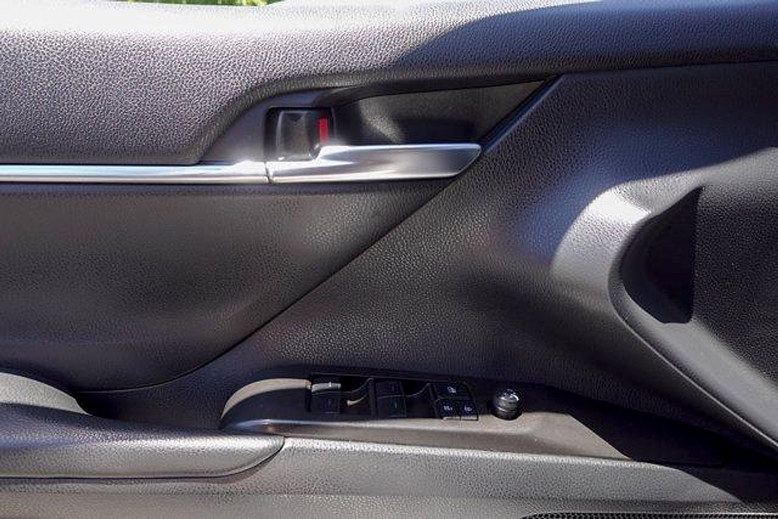 Used 2024 Toyota Camry SE FWD image 11