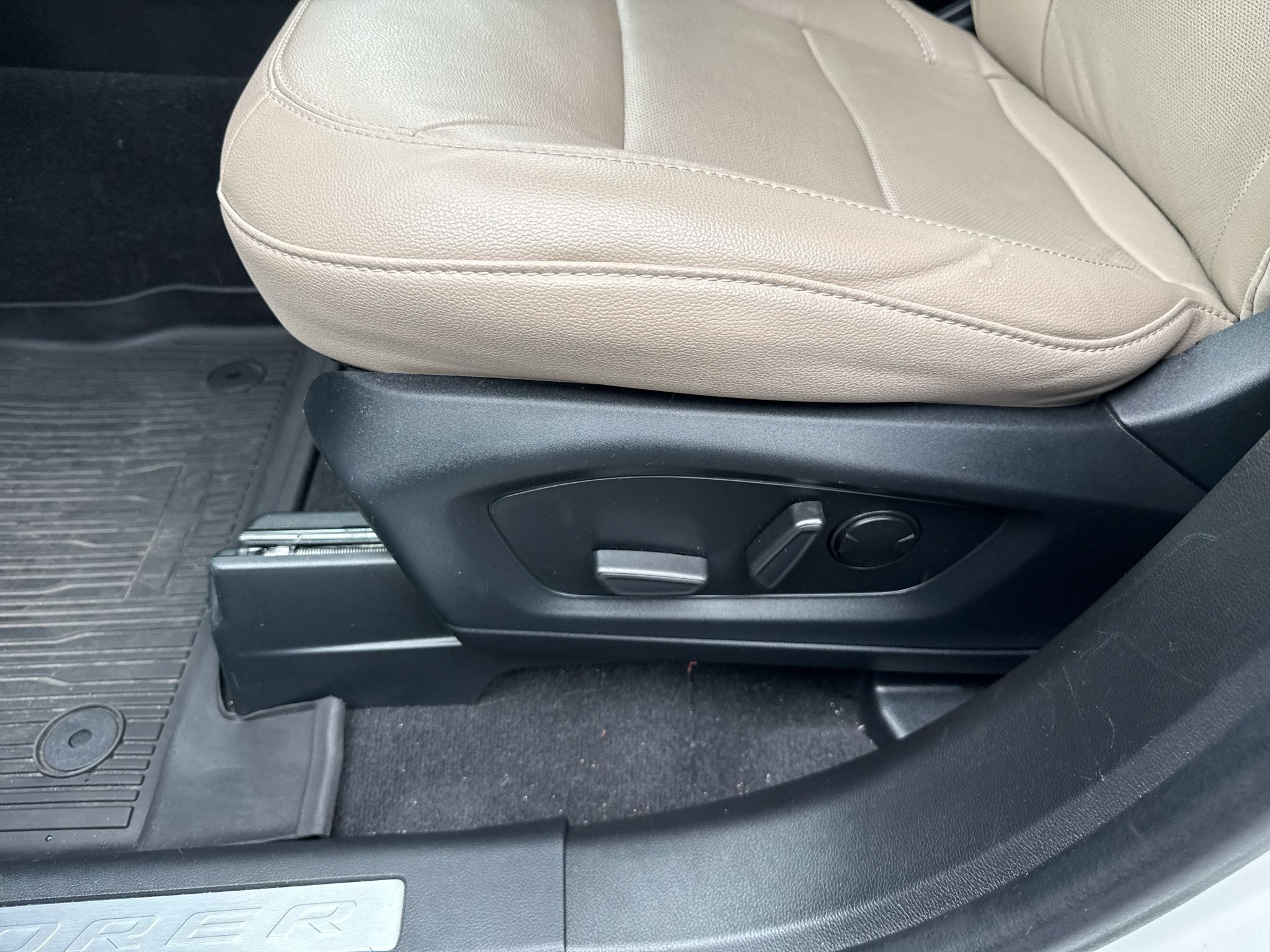 Used 2023 Ford Explorer Limited w/ Limited Technology Package AWD/4WD image 13